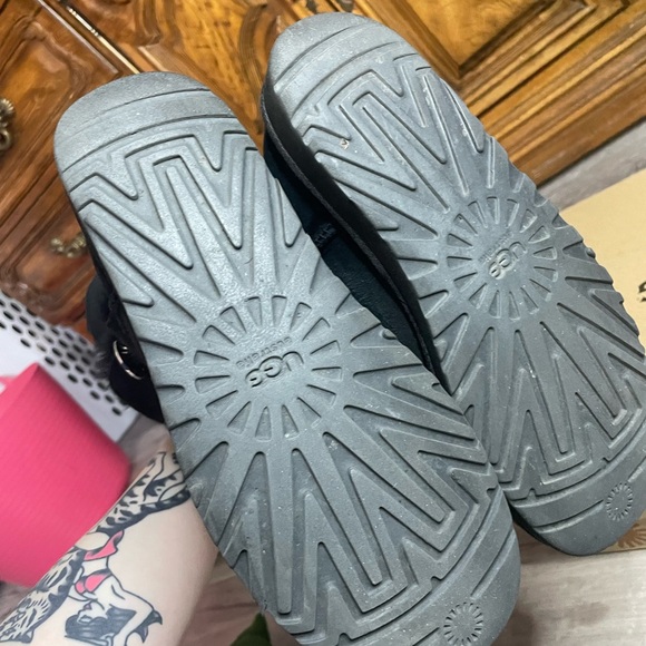 UGG Bailey swarovski button boots - Picture 7 of 15